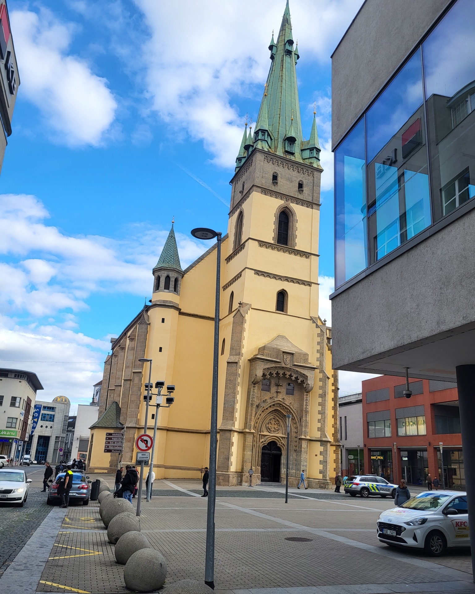 Celkový pohled na kostel Nanebevzetí Panny Marie v Ústí nad labem