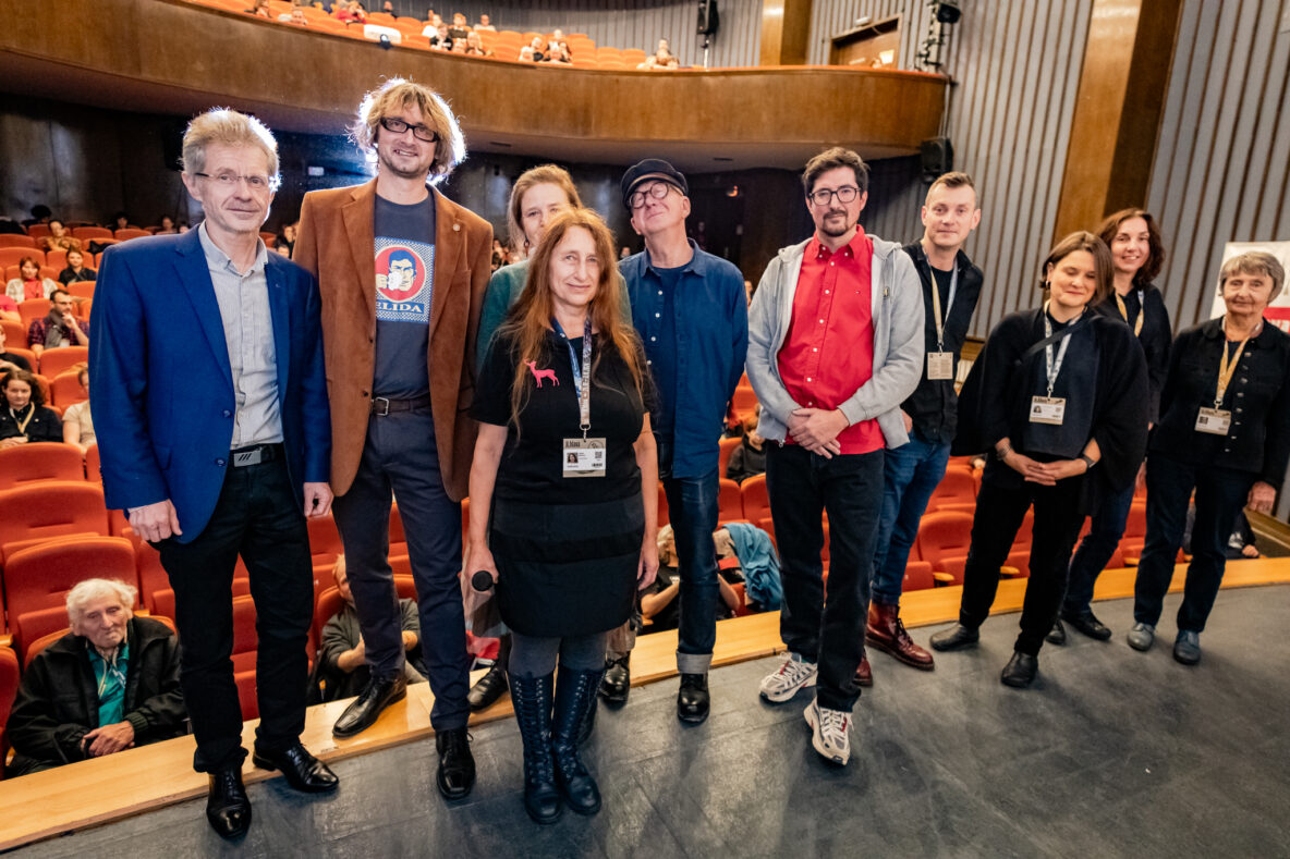 Tvůrci filmu včetně Martina Krska s Milošem Vystrčilem.