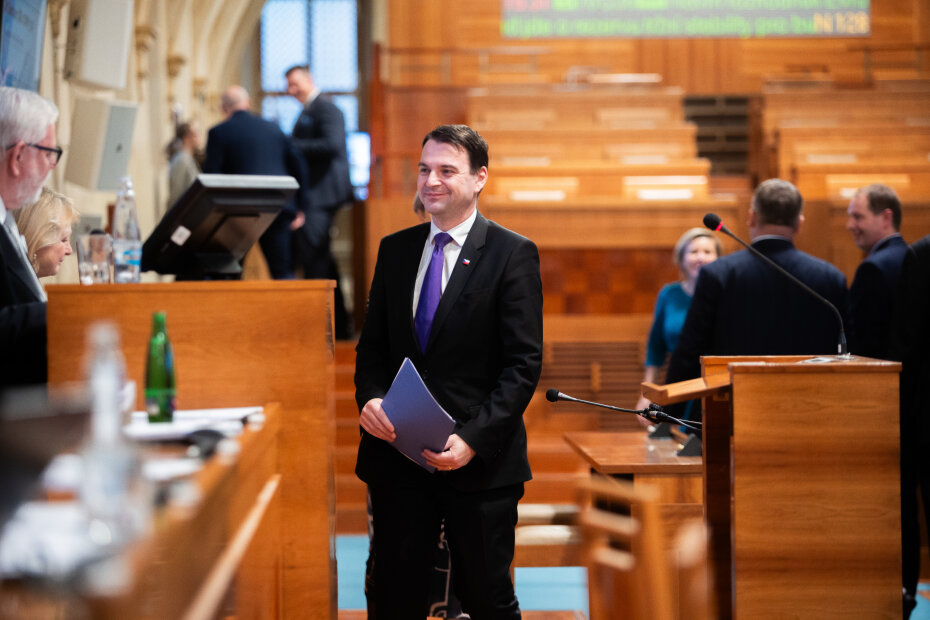 Featured image for “Ti, co měli přijít… aneb ministr Macinka poprvé v Senátu”