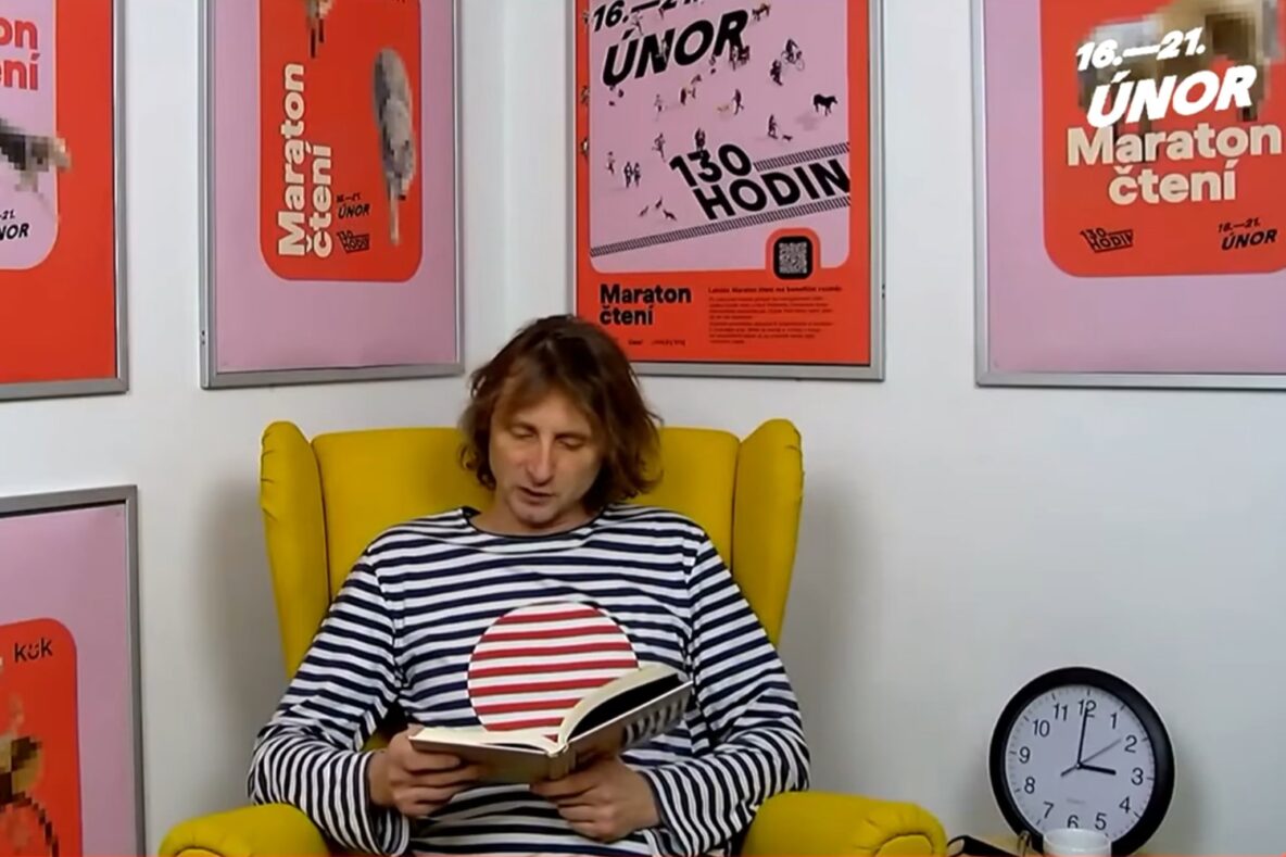 Martin Krsek během maratonu čtení v Knihovně Ústeckého kraje