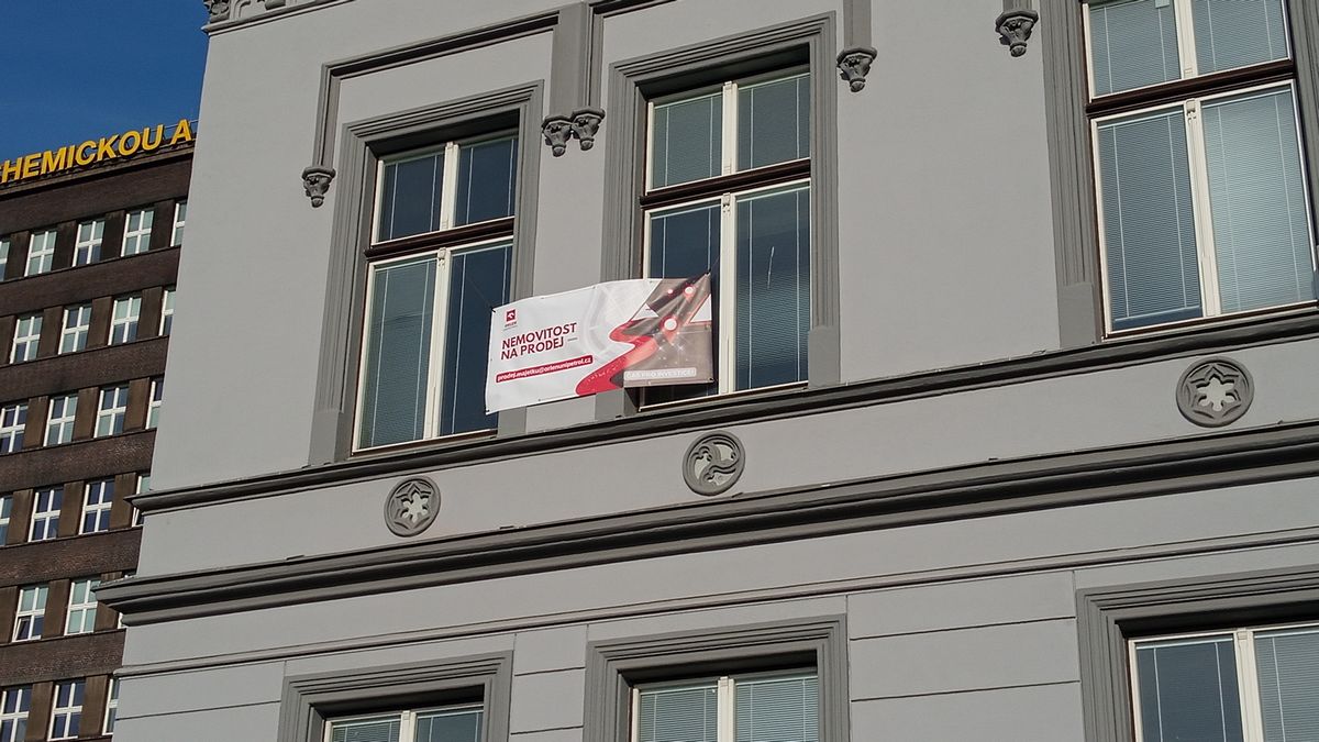 Stará správní budova ústecké chemičky je na prodej