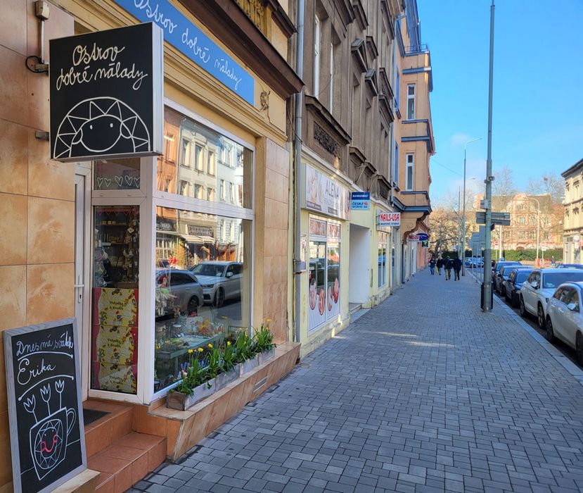 Končící obchůdek Ostrov dobré nálady. Pařížská ulice, Ústí nad Labem