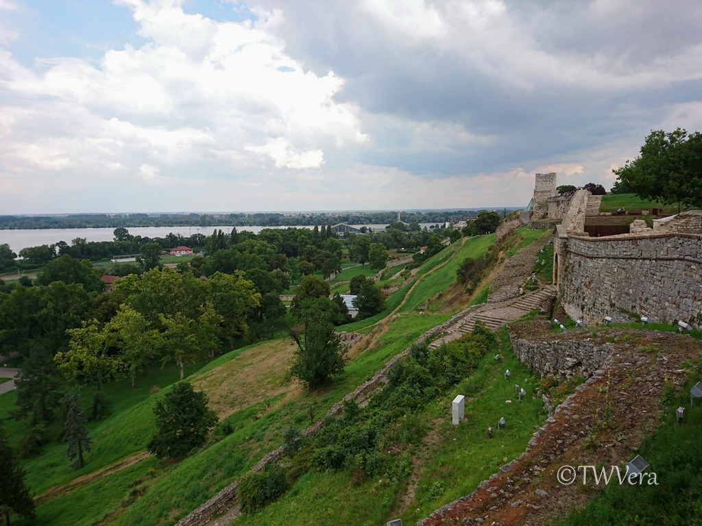 Starší pohled od bělehradské pevnosti Kalemegdan. Pod pevností ještě není žádná zástavba. Fotografie převzata od TWVera