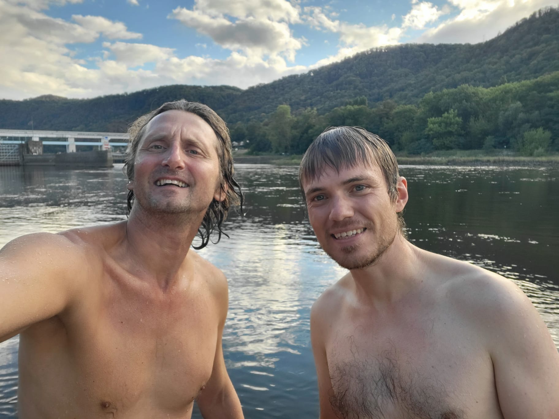 Martin Krsek s Joostem Herreboutem ve vodách Labe pod střekovskými zdymadly