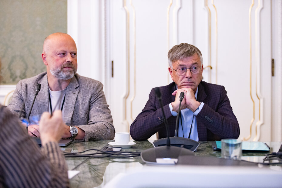 Generální ředitel České televize Hynek Chudárek (vpravo) a Michal Fila, ředitel divize ČT, na jednání naší pracovní skupiny